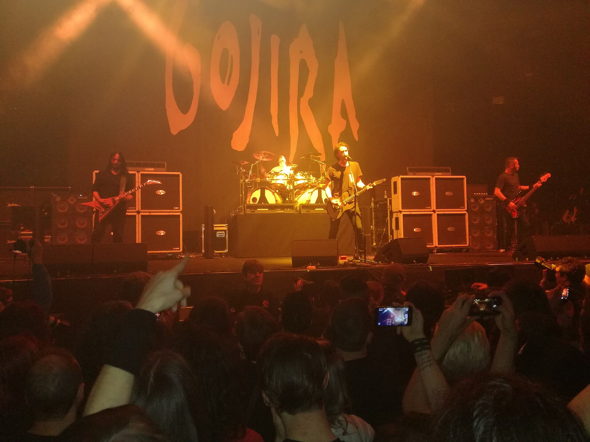Imagem de referência de Gojira, descrito nos dados abertos como banda de metal francesa
