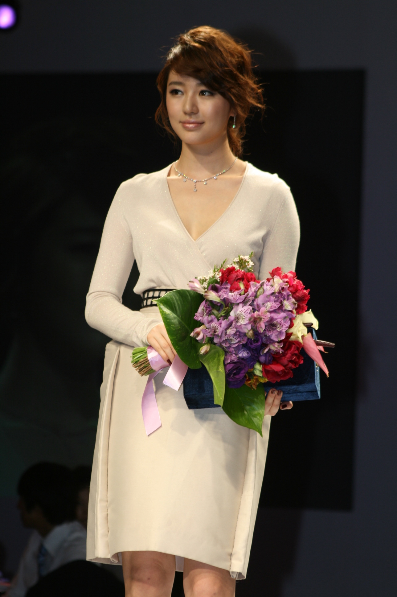 Imagem de referência de Yoon Eun-hye, descrito nos dados abertos como atriz, cantora e modelo sul-coreana