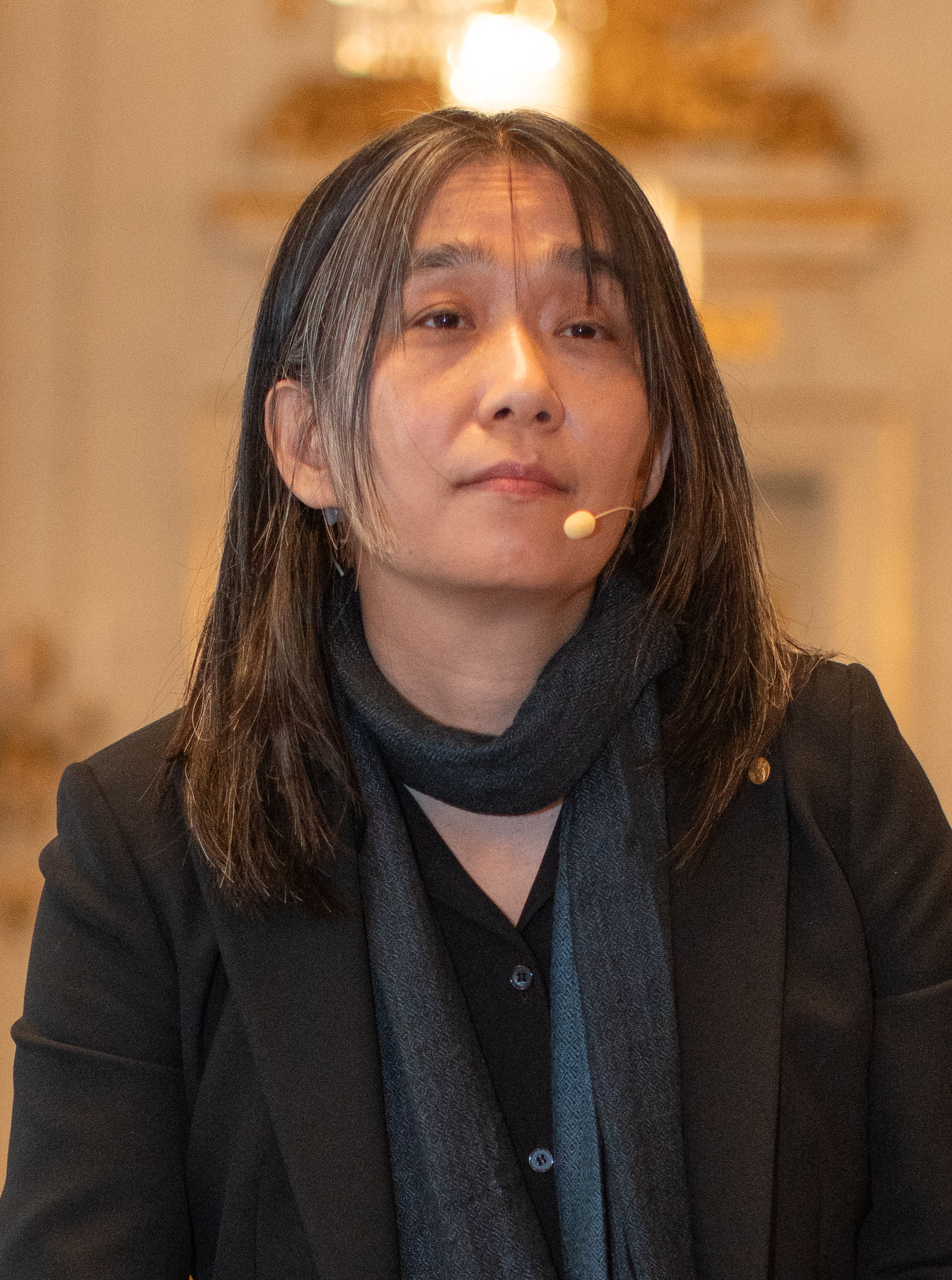 Imagem de referência de Han Kang, descrito nos dados abertos como escritora sul-coreana
