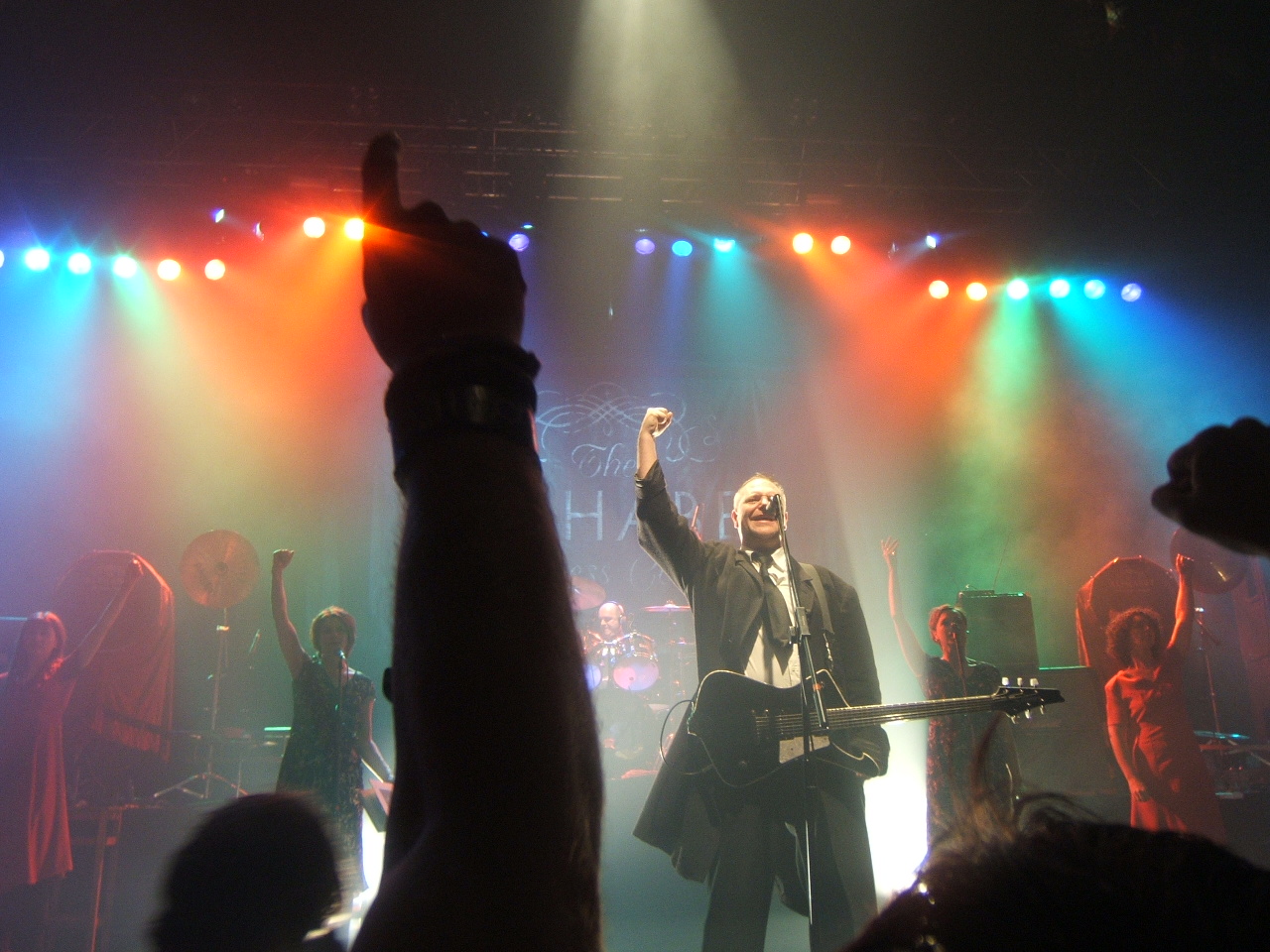 Imagem de referência de Cardiacs, descrito nos dados abertos como banda musical