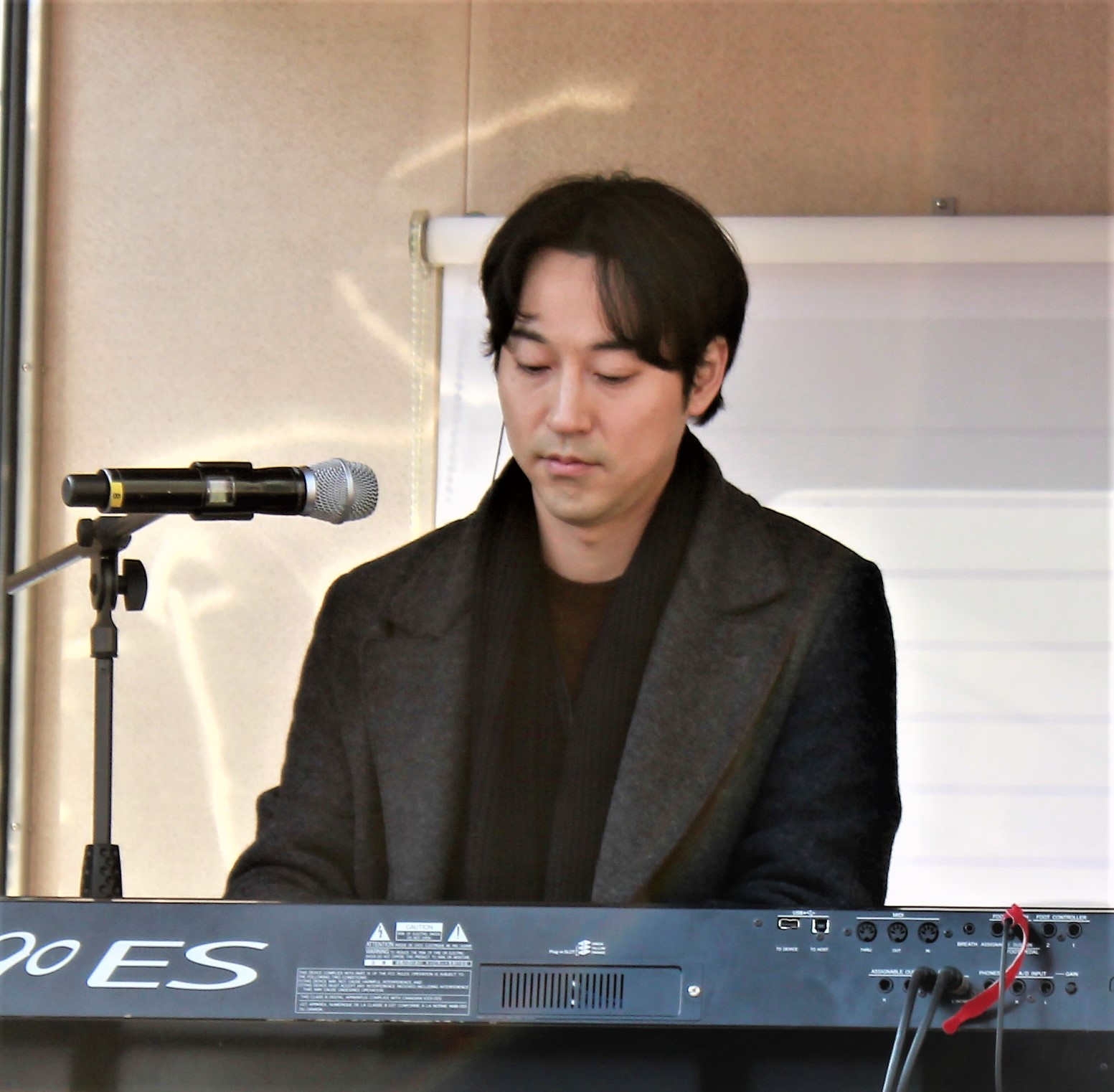 Imagem de referência de Yiruma, descrito nos dados abertos como pianista e compositor sul-coreano