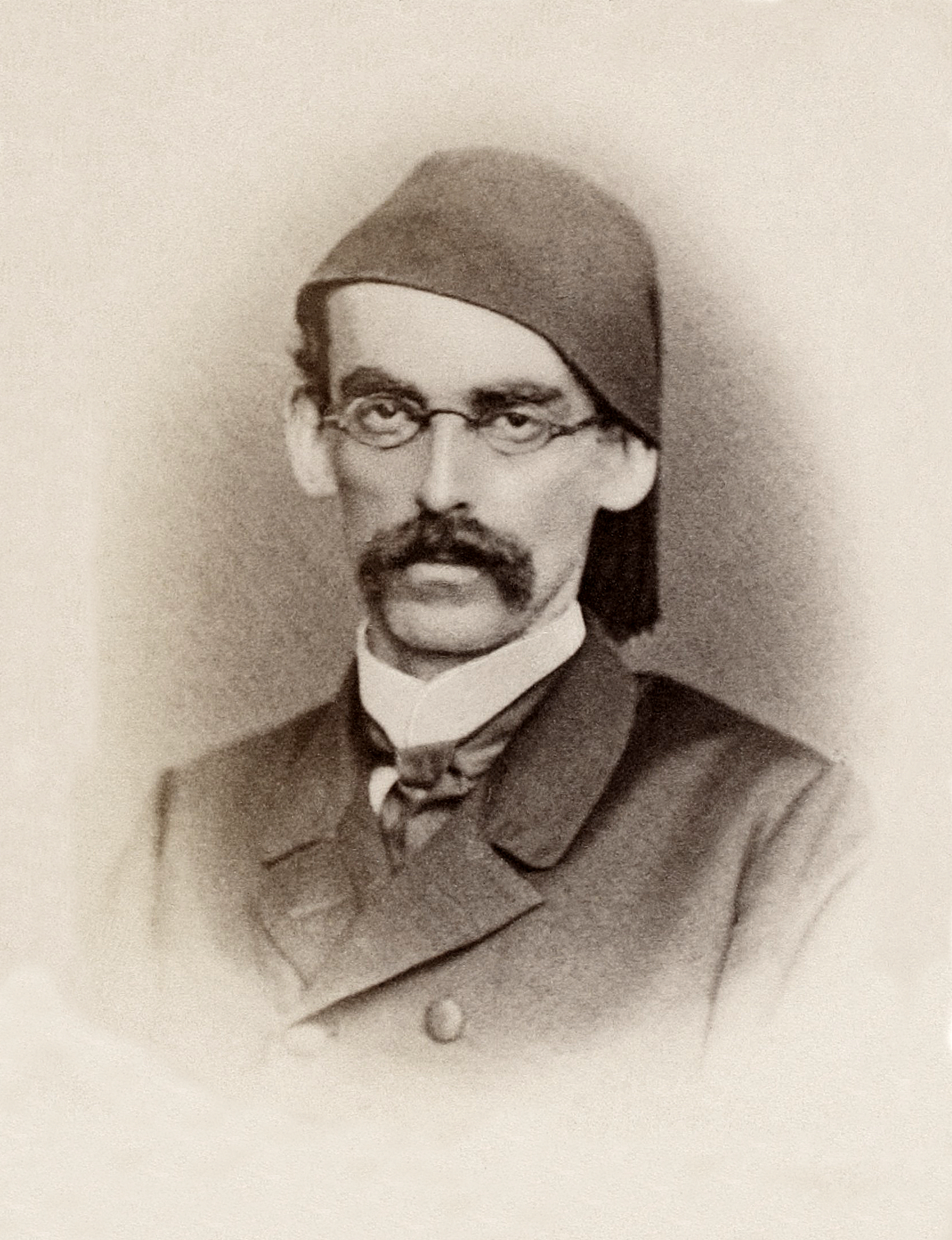 Imagem de referência de Emin Pascha, descrito nos dados abertos como médico, aventureiro, naturalista e explorador alemão (1840-1892)