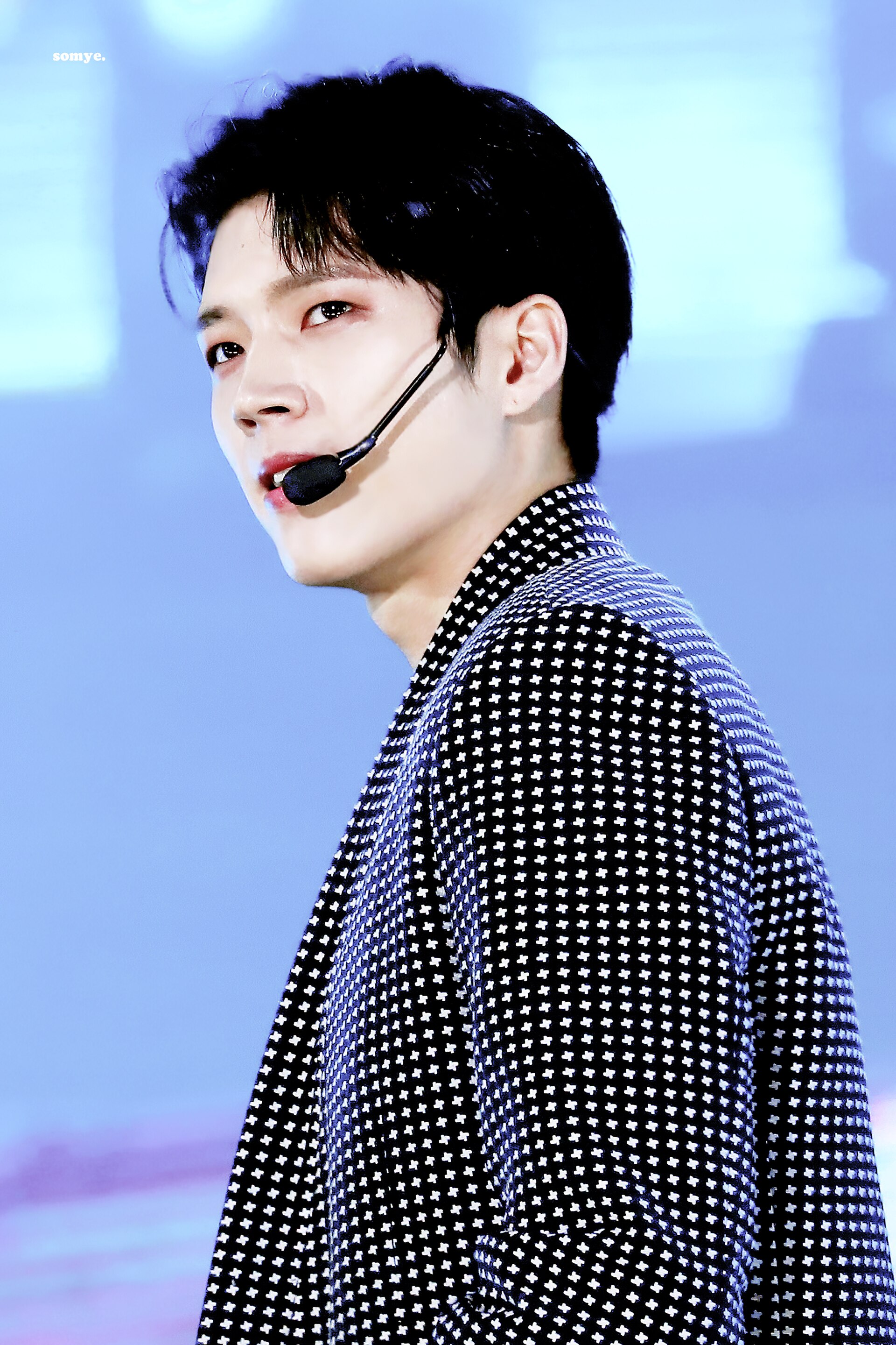 Imagem de referência de Woohyun, descrito nos dados abertos como cantor e ator sul-coreano