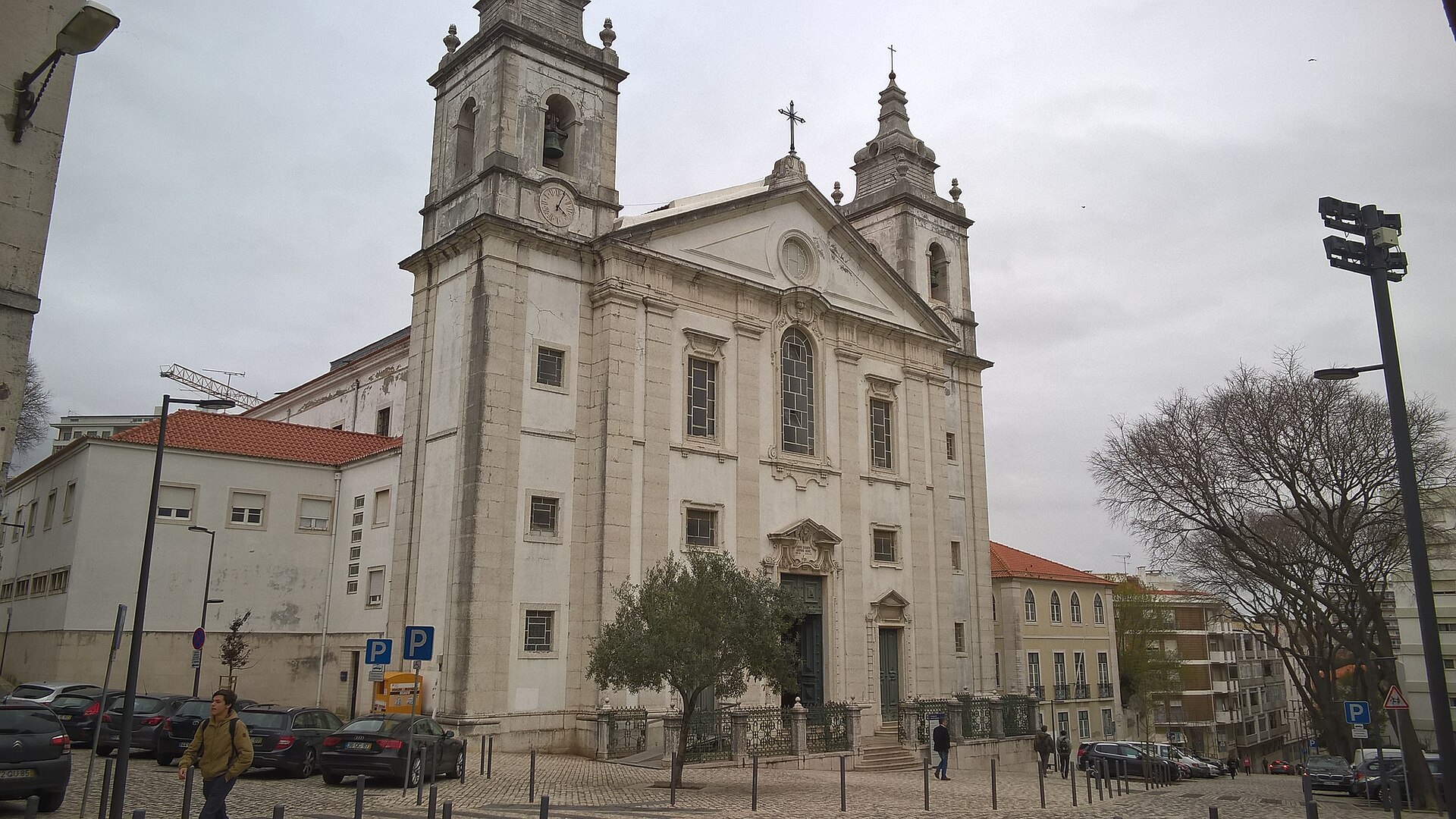 Imagem de referência de Igreja de Santa Isabel, paroquial de Santa Isabel, incluindo o adro, as dependências anexas e o património móvel integrado, descrito nos dados abertos como igreja em Lisboa, Portugal