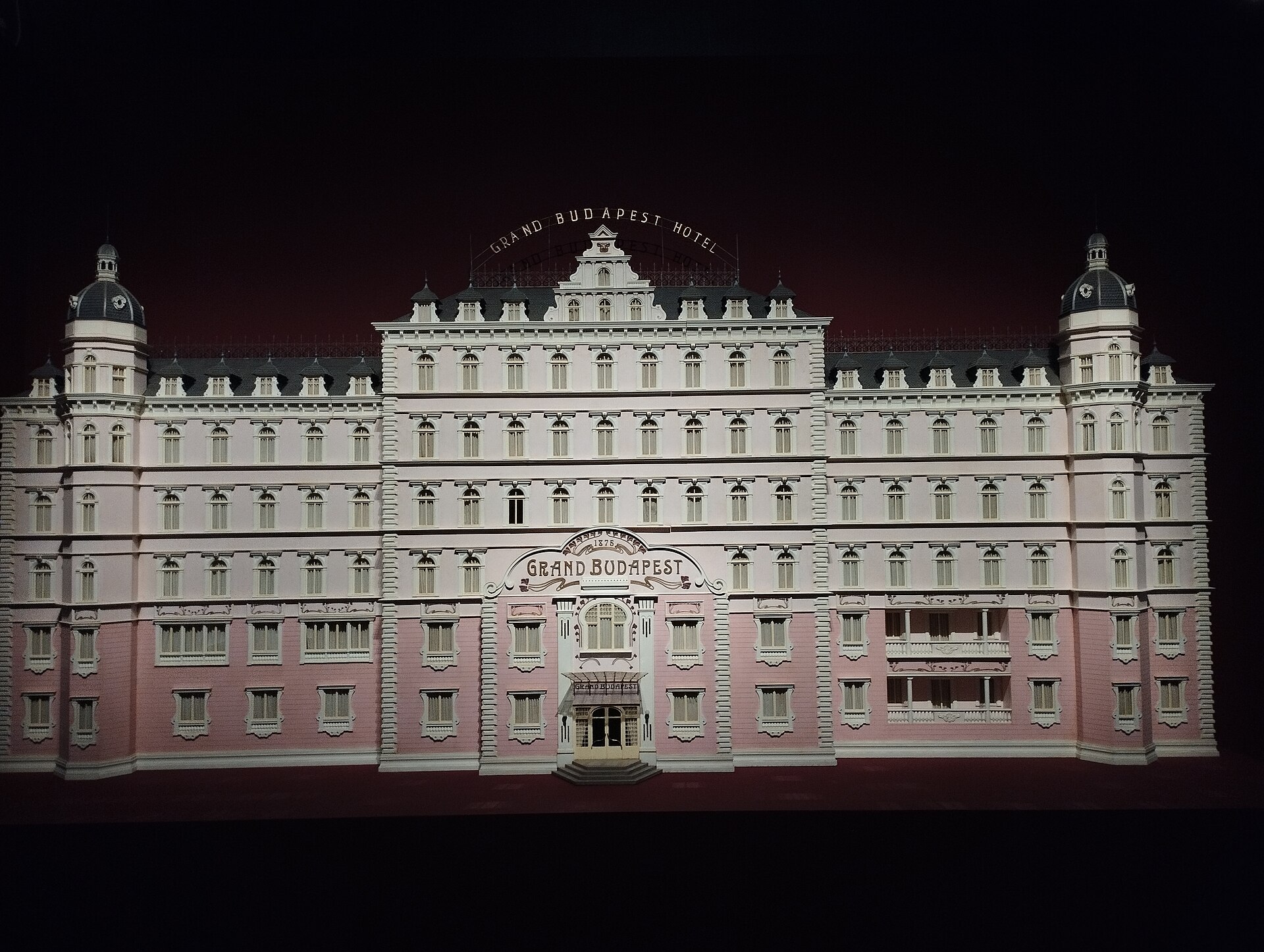 Imagem de referência relacionada a The Grand Budapest Hotel – Original Soundtrack, item descrito como registro de referência sobre The Grand Budapest Hotel – Original Soundtrack, organizado a partir de dados estruturados abertos
