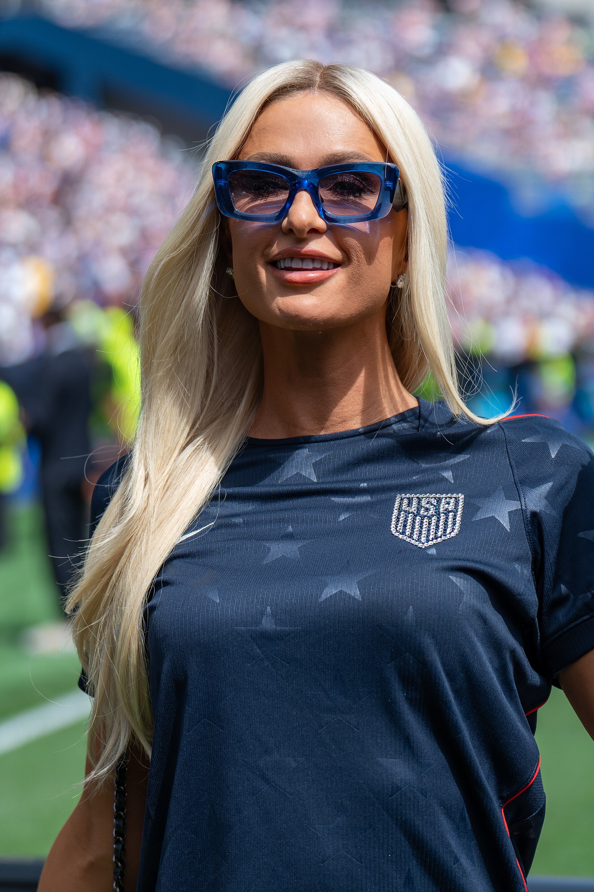 Imagem de referência de Paris Hilton, descrito nos dados abertos como personalidade da mídia americana e socialite
