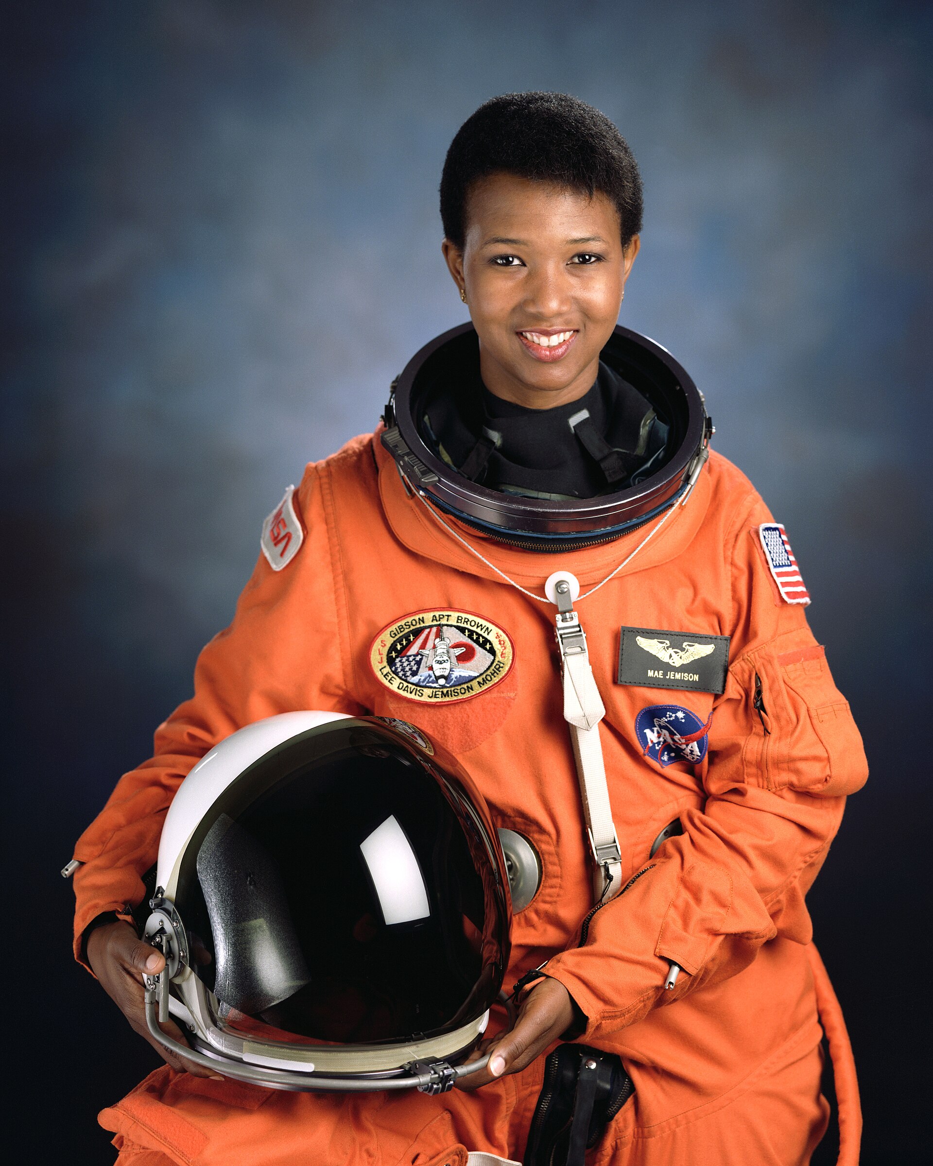Imagem de referência de Mae Jemison, descrito nos dados abertos como astronauta dos Estados Unidos