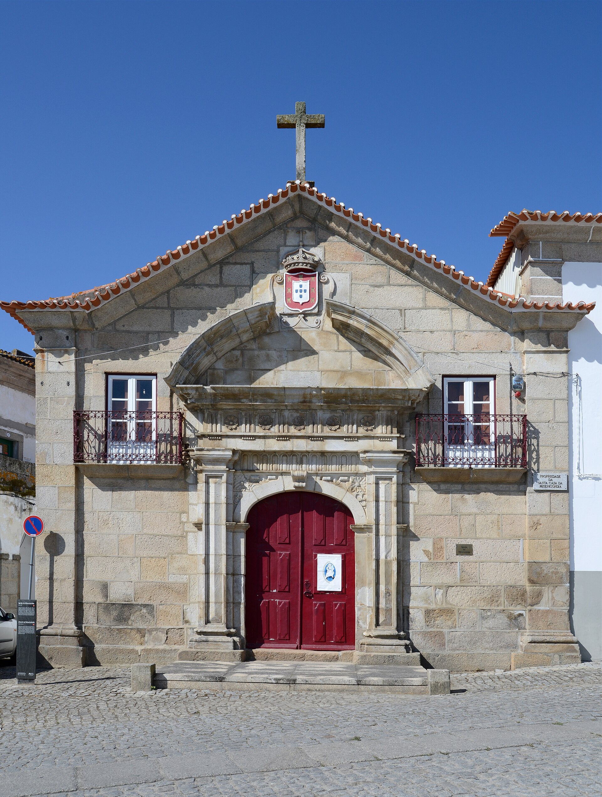 Imagem de referência relacionada a Igreja e Hospital da Misericórdia de Almeida, item descrito como igreja e hospital em Almeida