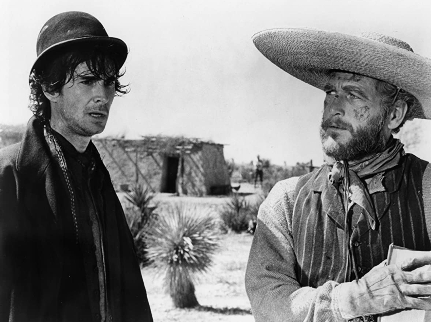 Imagem de referência de The Life and Times of Judge Roy Bean, descrito nos dados abertos como filme de 1972 dirigido por John Huston
