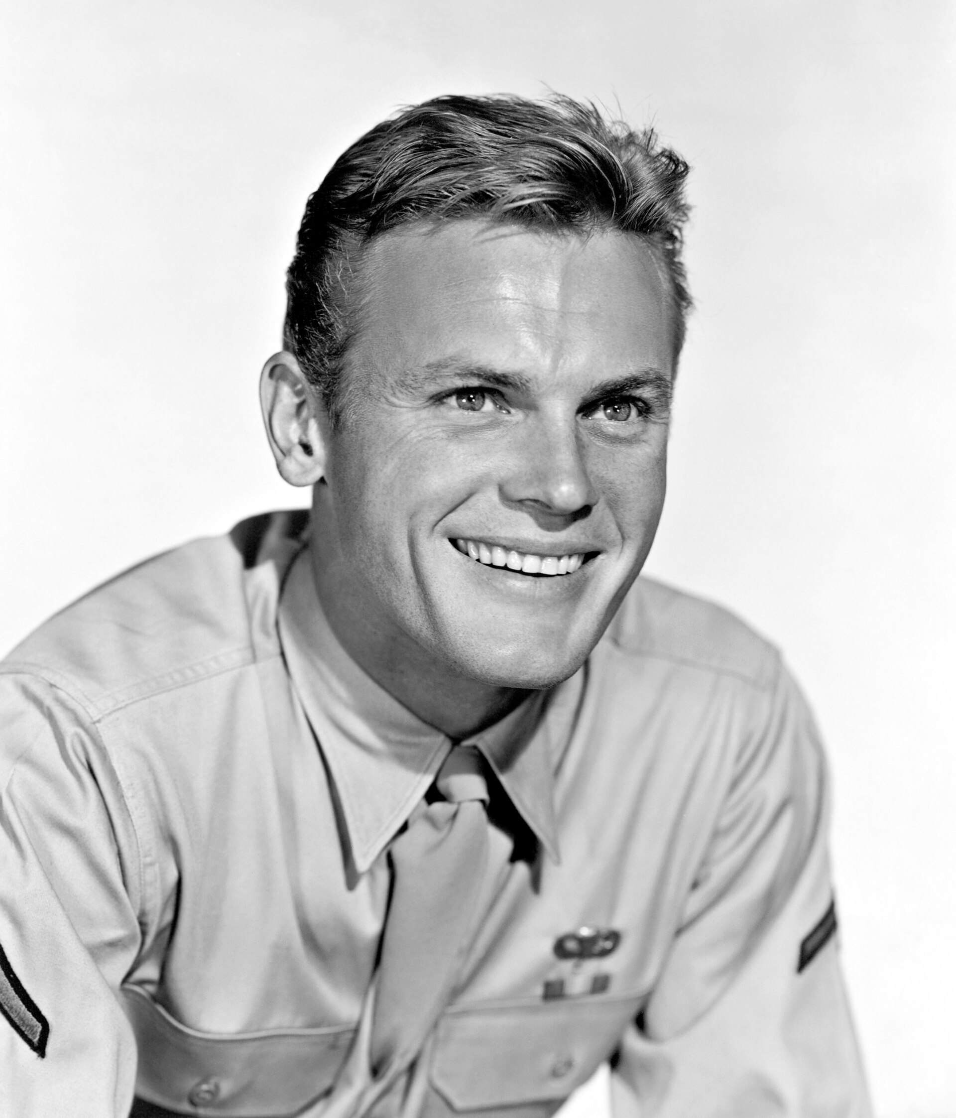 Imagem de referência de Tab Hunter, descrito nos dados abertos como ator e cantor americano (1931–2018)