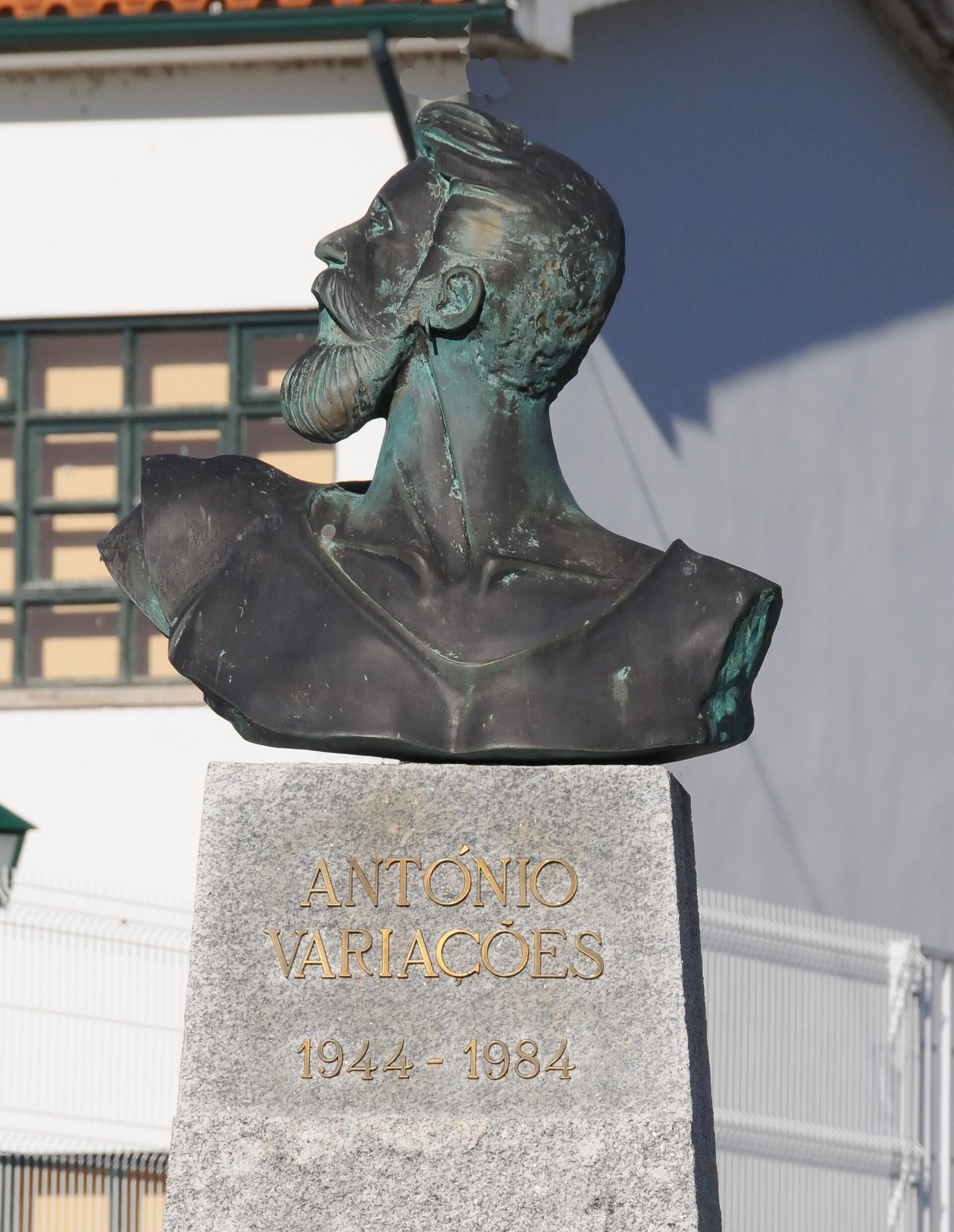 Imagem de referência de António Variações, descrito nos dados abertos como cantor e compositor português (1944-1984)