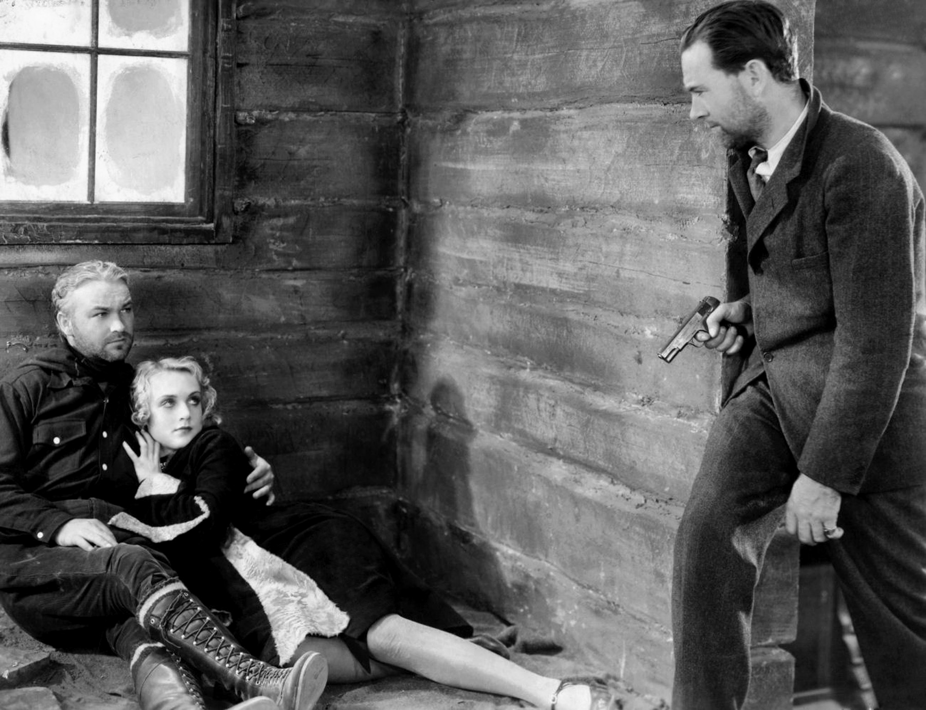 Imagem de referência relacionada a High Voltage, item descrito como filme de 1929 dirigido por Howard Higgin
