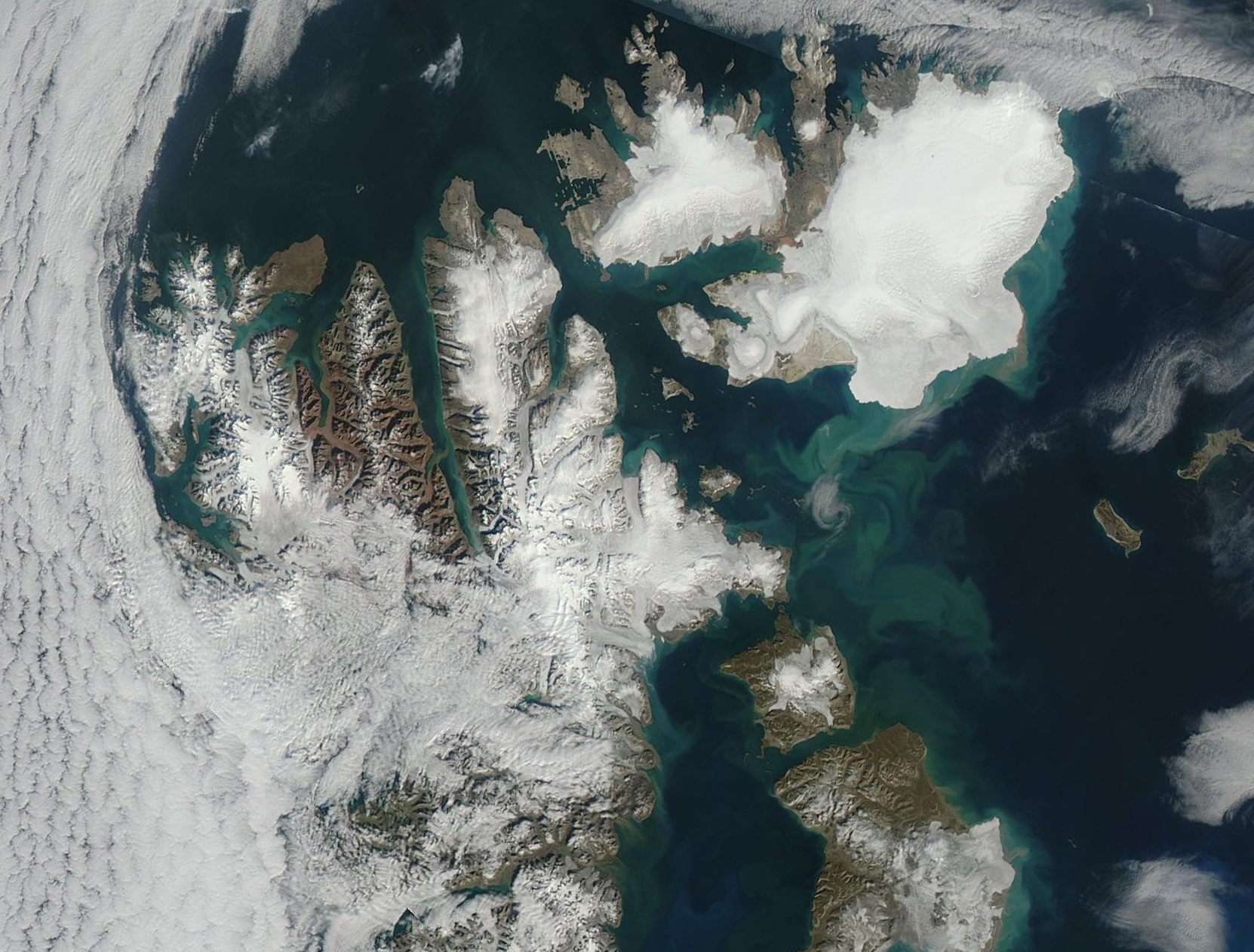 Imagem de referência de Svalbard, descrito nos dados abertos como arquipélago norueguês no Oceano Ártico