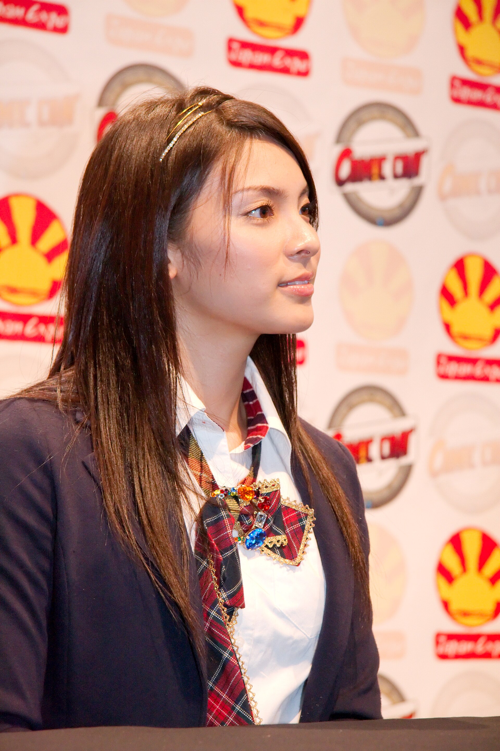 Imagem de referência de Sayaka Akimoto, descrito nos dados abertos como atriz e cantora japonesa
