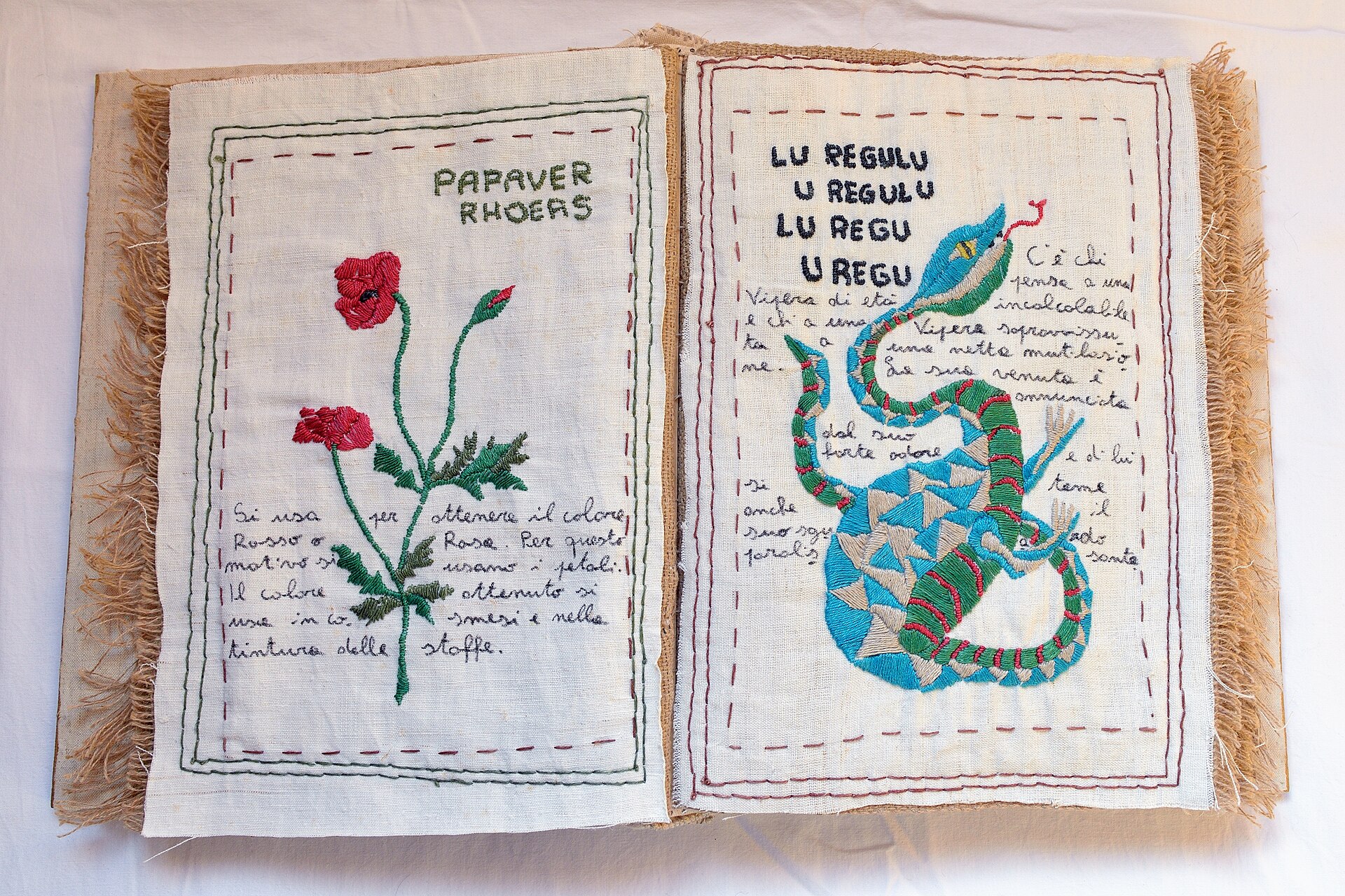 Imagem de referência relacionada a livro de artista, item descrito como registro de referência sobre livro de artista, organizado a partir de dados estruturados abertos