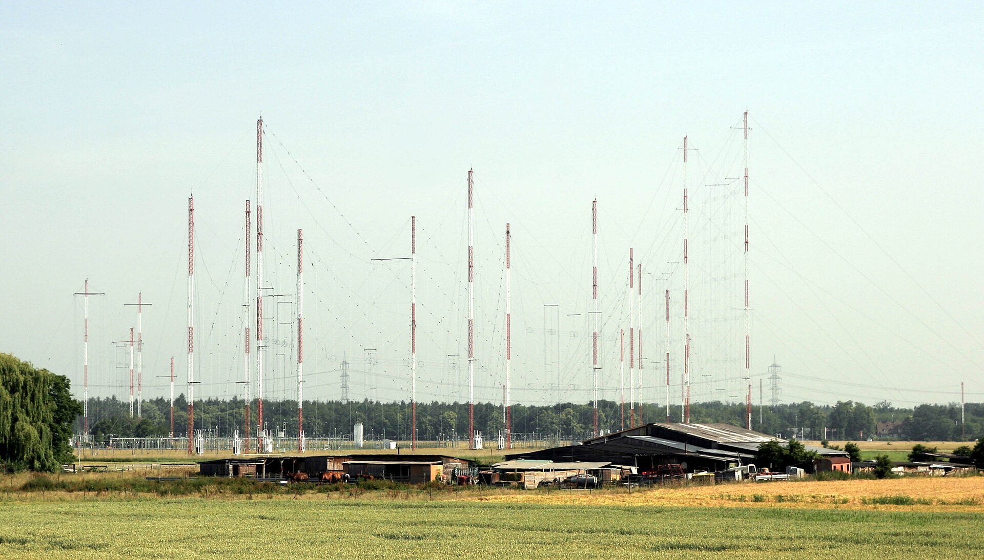 Imagem de referência de rádio, descrito nos dados abertos como meio de telecomunicação através de ondas eletromagnéticas