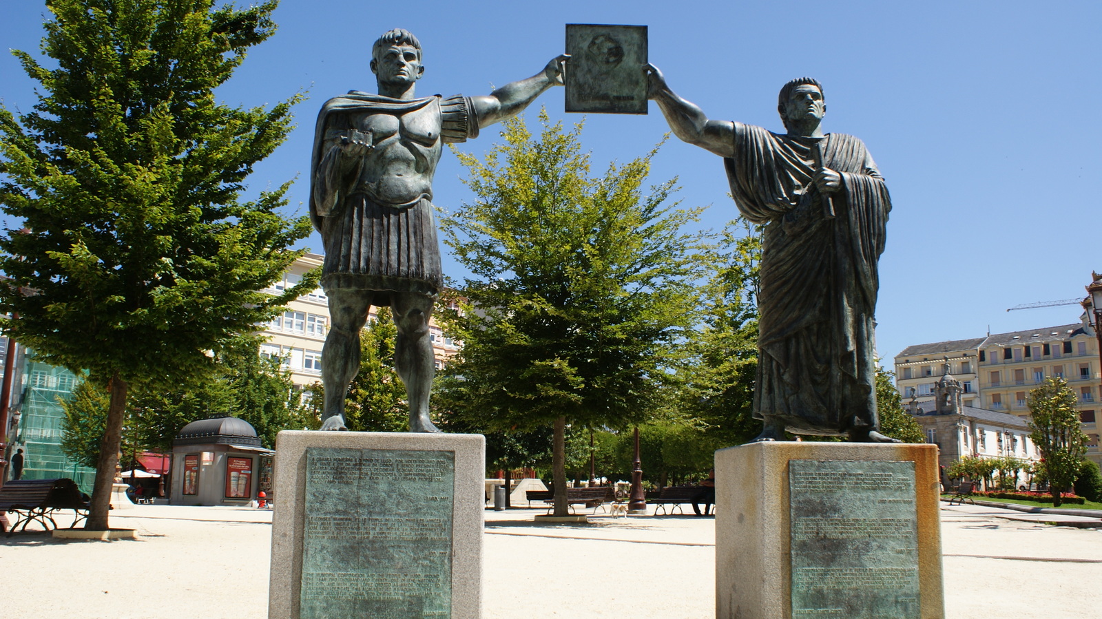 Imagem de referência de Arco do triunfo (escultura), descrito nos dados abertos como escultura em Lugo (Espanha)