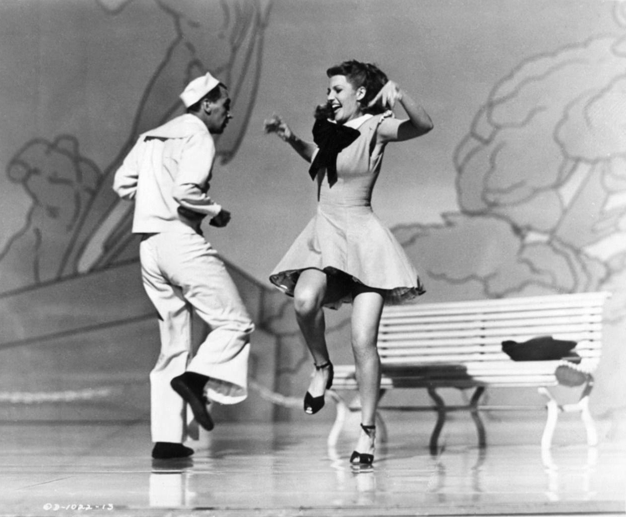 Imagem de referência relacionada a Tonight and Every Night, item descrito como filme de 1945 dirigido por Victor Saville