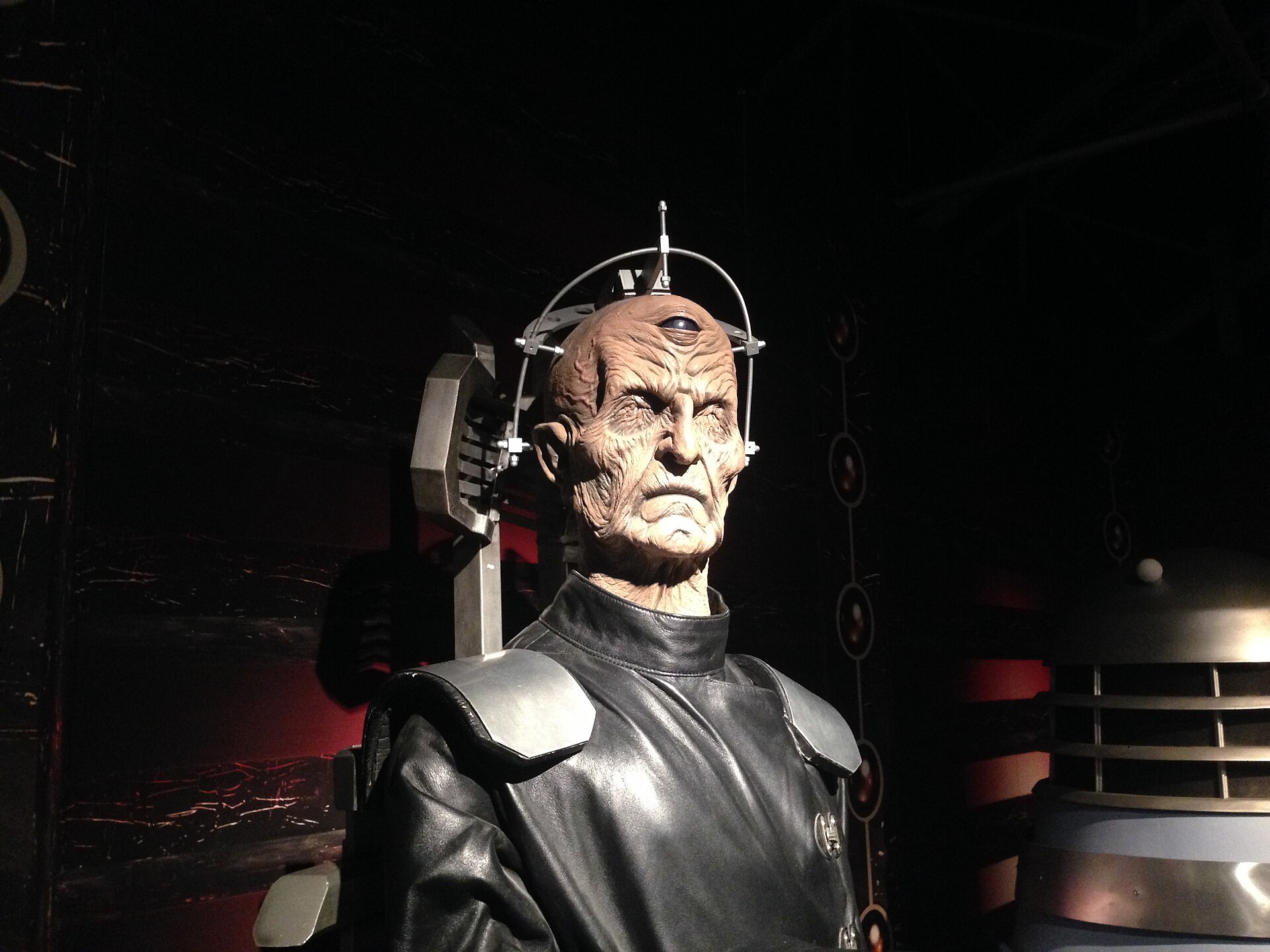 Imagem de referência de Davros, descrito nos dados abertos como personagem fictício de Doctor Who