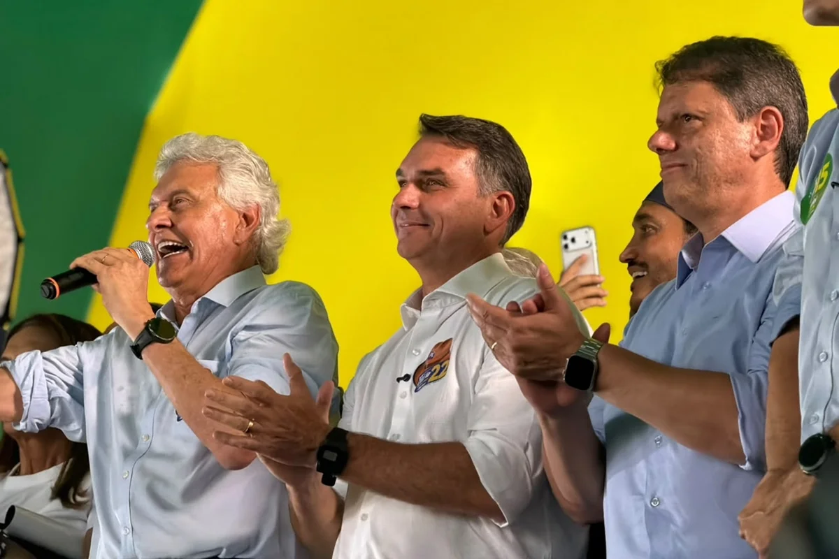 Ronaldo Caiado anuncia apoio a Flávio Bolsonaro no 2º turno