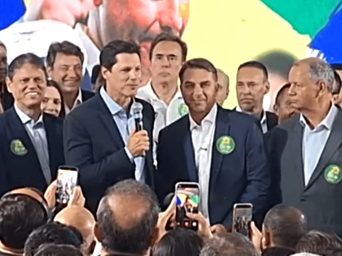 Governador de Goiás pede que Flávio se inspire governo de Bolsonaro e Temer