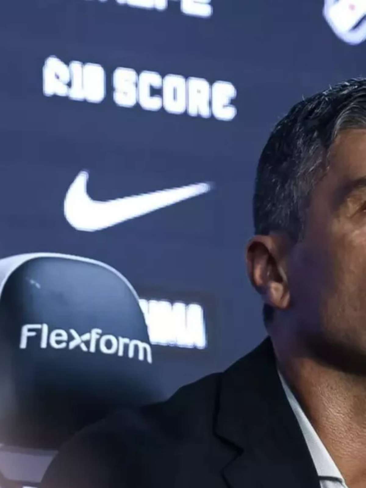 Pedro Emanuel admite falhas do Vasco e alerta para o Z-4; veja