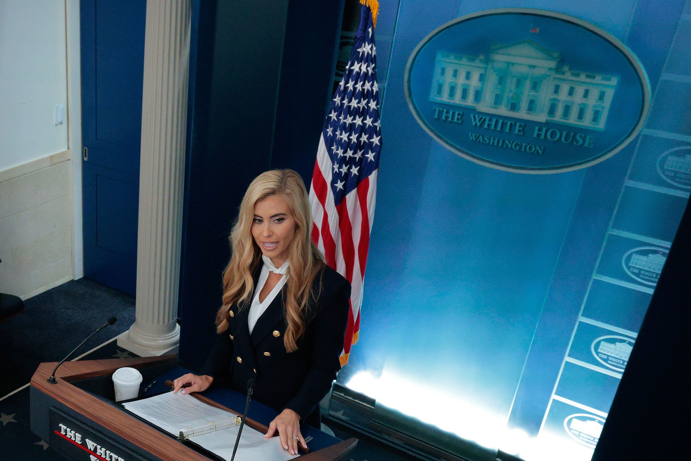 Trump demite Katie Zacharia do cargo de secretária de imprensa da Casa Branca após cinco dias, dizem assessores