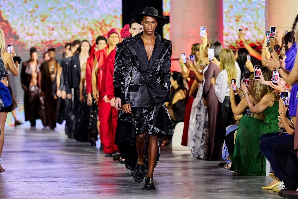LVMH e Kering adotam novas regras de proteção a modelos a partir de 2027