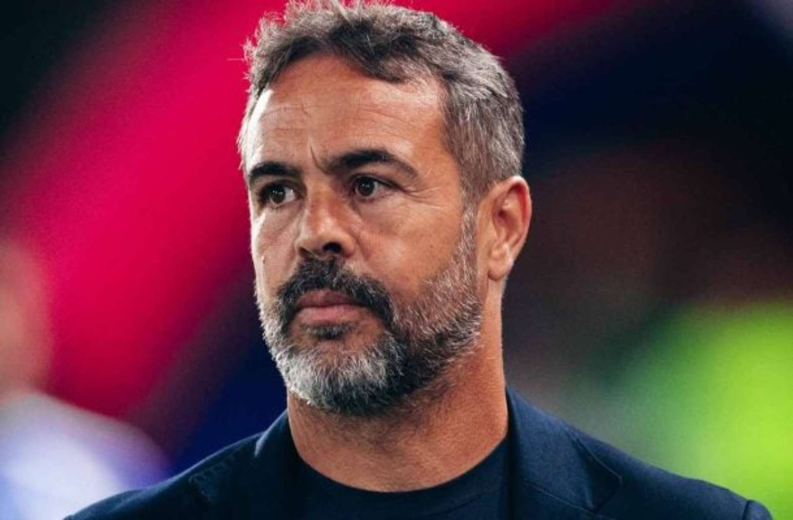 Artur Jorge observa jogada durante Bragantino 4&times;2 Cruzeiro &ndash;