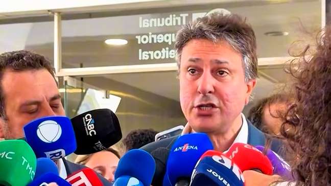 Mendonça decide que não cabe ao TSE divulgar sigilos de Lula e Flávio; entenda