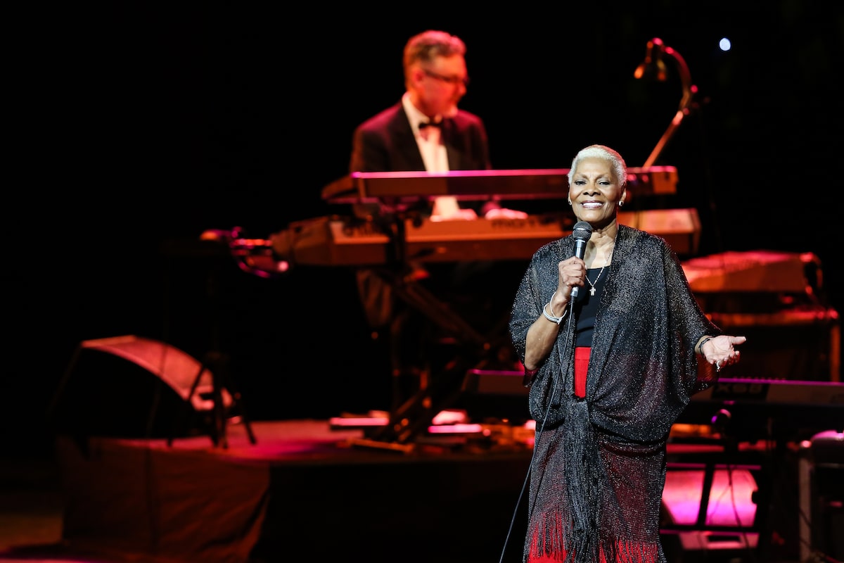 Dionne Warwick cancela show por dores na perna às vésperas de turnê no Brasil