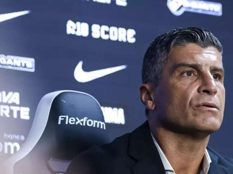Pedro Emanuel admite falhas do Vasco e alerta para o Z-4; veja