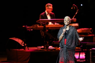 Dionne Warwick cancela show por dores na perna às vésperas de turnê no Brasil