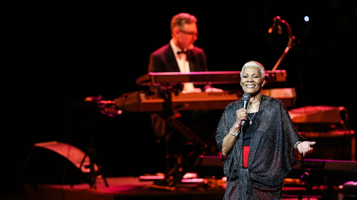 Dionne Warwick cancela show por dores na perna às vésperas de turnê no Brasil