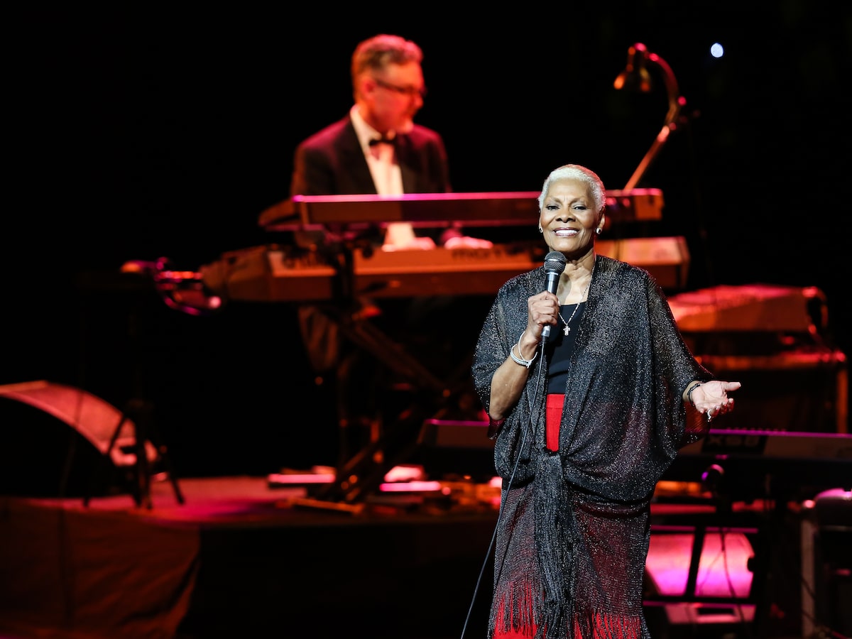 Dionne Warwick cancela show por dores na perna às vésperas de turnê no Brasil