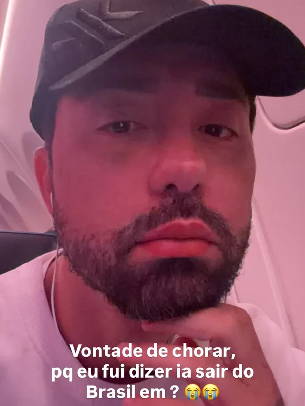 Internautas detonam após Rico Melquiades posar no aeroporto: "Tchau, some"