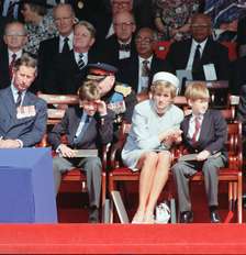 Princesa Diana achava que William não seria capaz de ser rei e preparou Harry para o posto, revela amigo Foto: Steve Nicholson/Mirrorpix/Getty Images