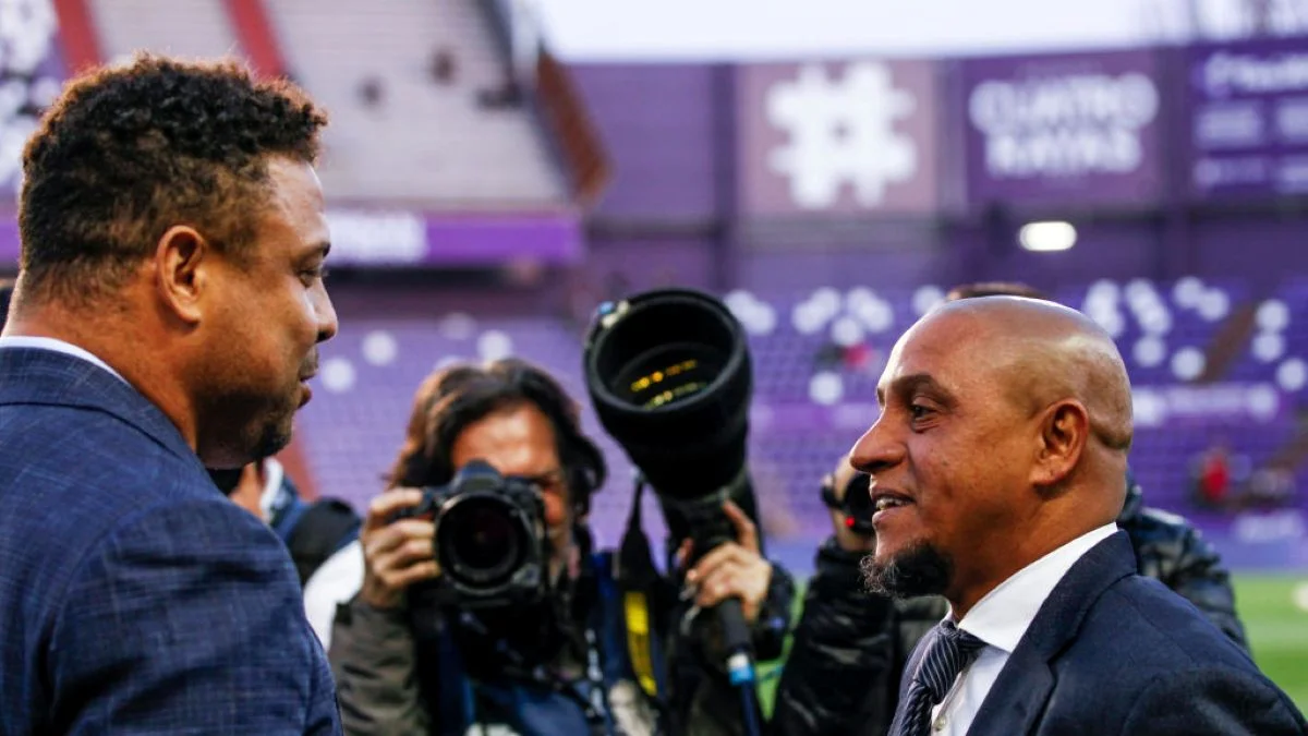 Ronaldo e Roberto Carlos assinam compra da SAF da Inter de Limeira