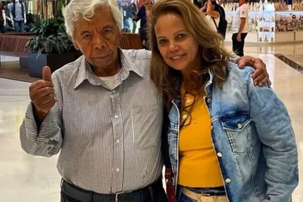 Esposa de Roque lamenta abandono por parte dos amigos: "Consideração zero"