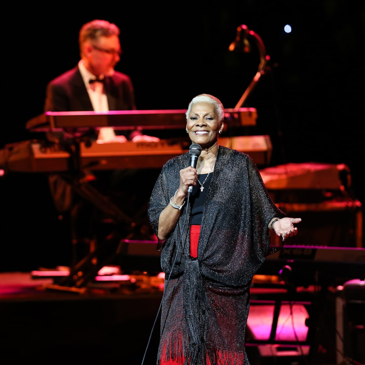 Dionne Warwick cancela show por dores na perna às vésperas de turnê no Brasil