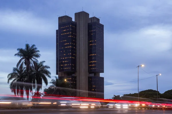 Dinheiro esquecido por brasileiros em bancos sobe para R$ 5,8 bilhões