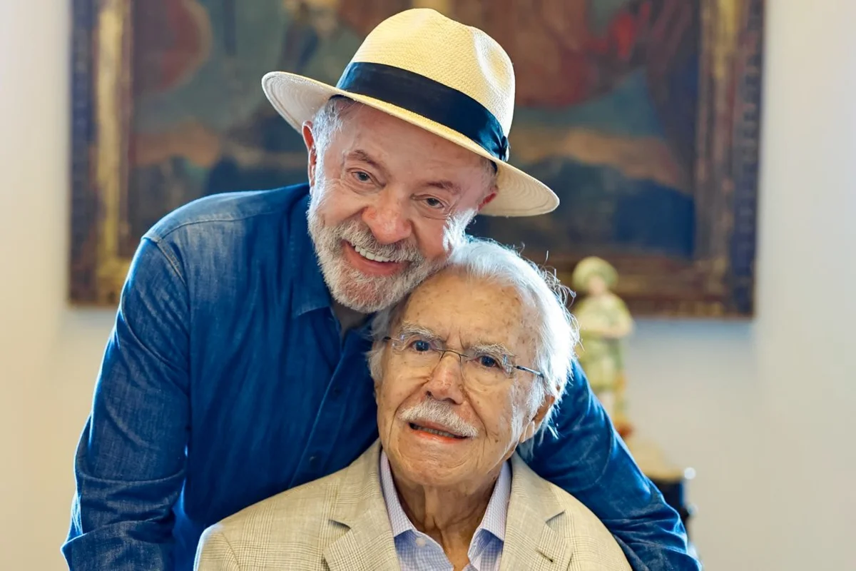 Imagem colorida mostra Lula e Sarney - Metrópoles