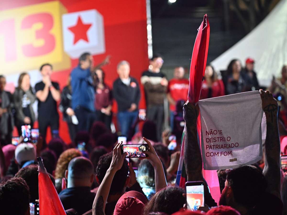 Repórter da Jovem Pan é hostilizado em ato pró-Lula em São Paulo; PT emite nota de desculpas