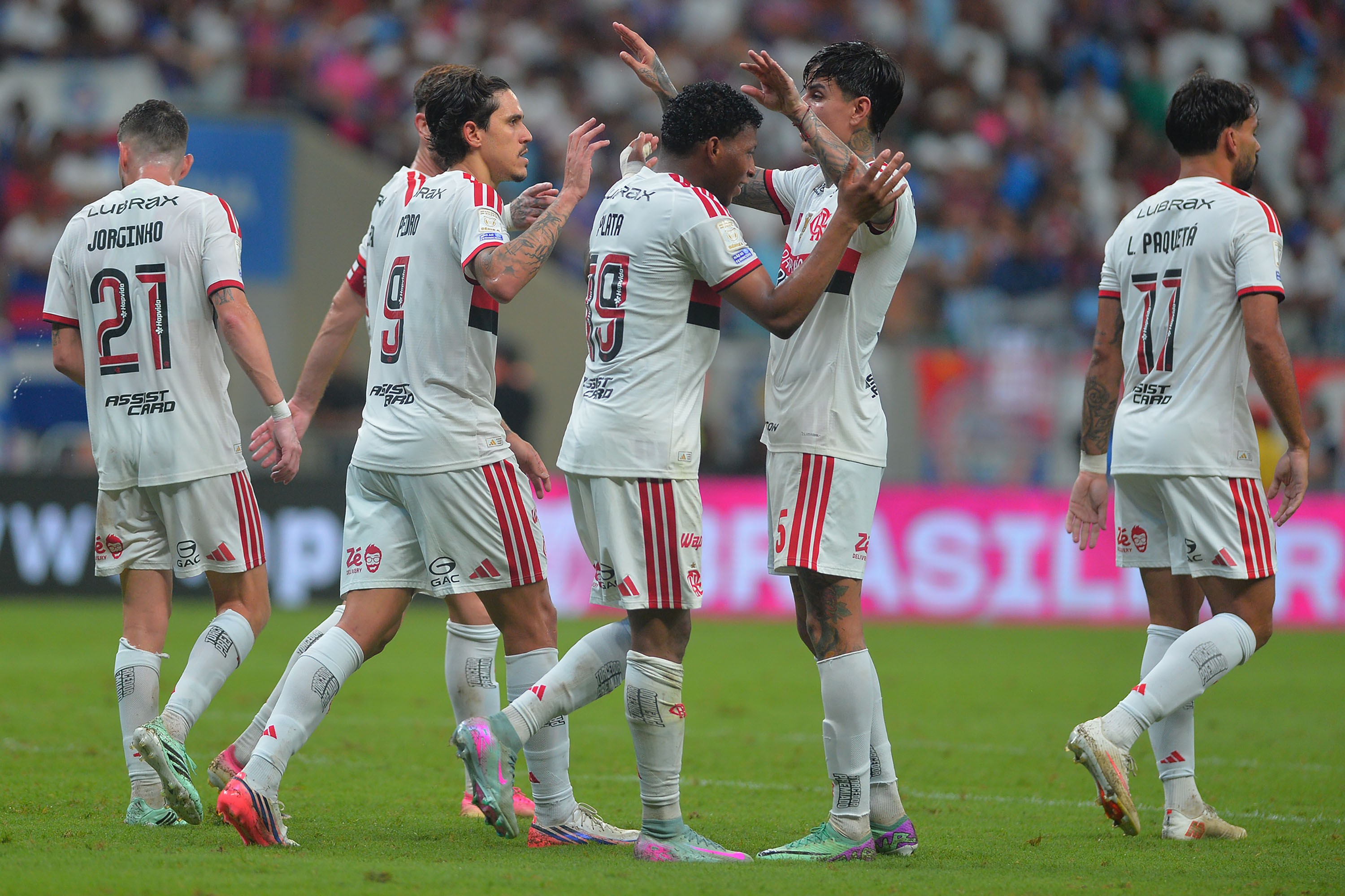 Análise: Flamengo reverte pressão em grande atuação, mantém liderança e corrige ataque antes de decisão