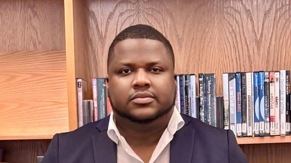 Vendas de livro de autor canadense acusado de escrever com uso de IA disparam na França