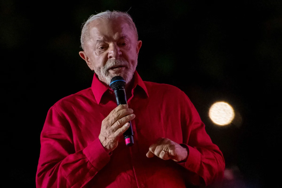 Lula quer deixar confronto direto com Flávio para um eventual 2º turno