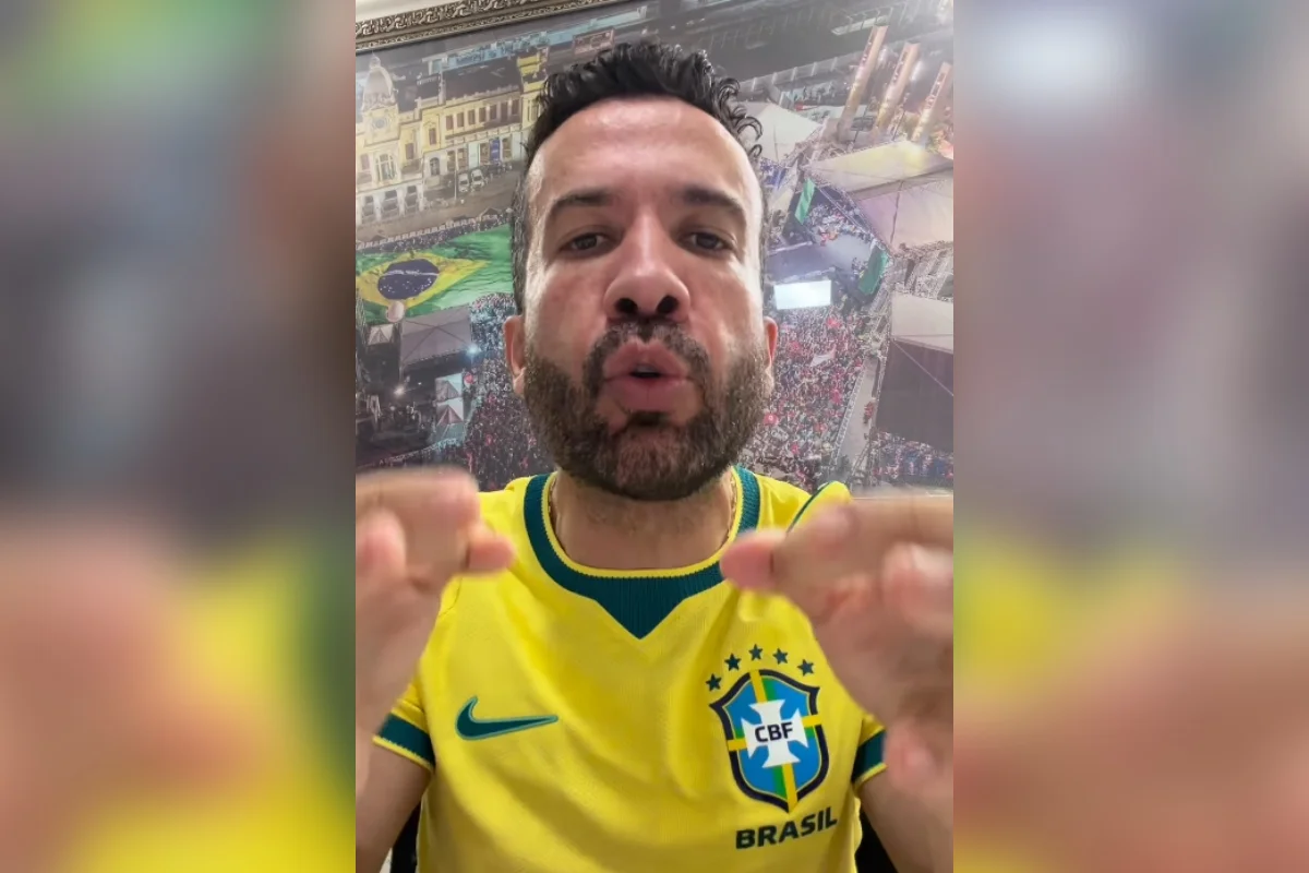 Flávio Bolsonaro entra com mais um pedido no TSE contra Janones