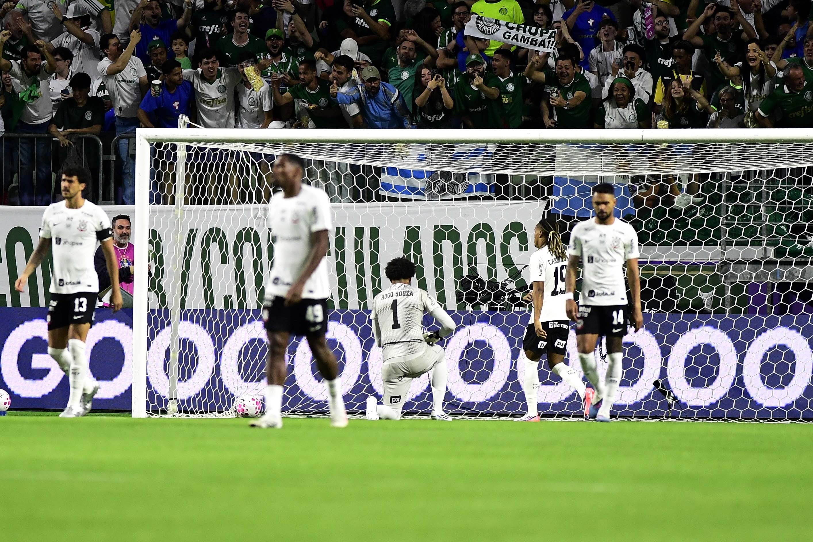 Análise: Corinthians brinca com perigo, e trapalhadas da diretoria elevam risco de rebaixamento