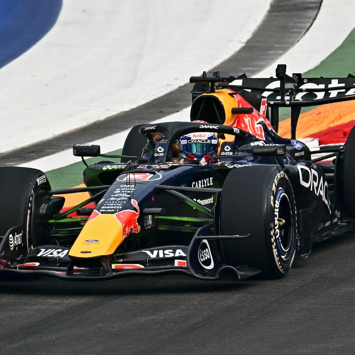 F1: Verstappen arranca pole da sprint em Singapura com Russel em segundo e Bortoleto em 14º