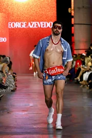 LVMH e Kering adotam novas regras de proteção a modelos a partir de 2027